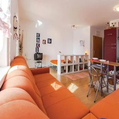 Ines Apartament *